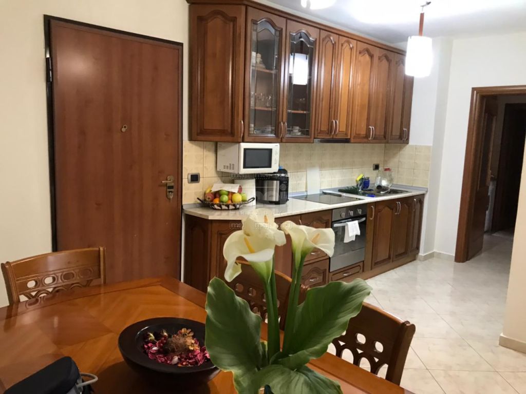 Rruga Muhamet Gjollesha, Shitet Apartament 2+1