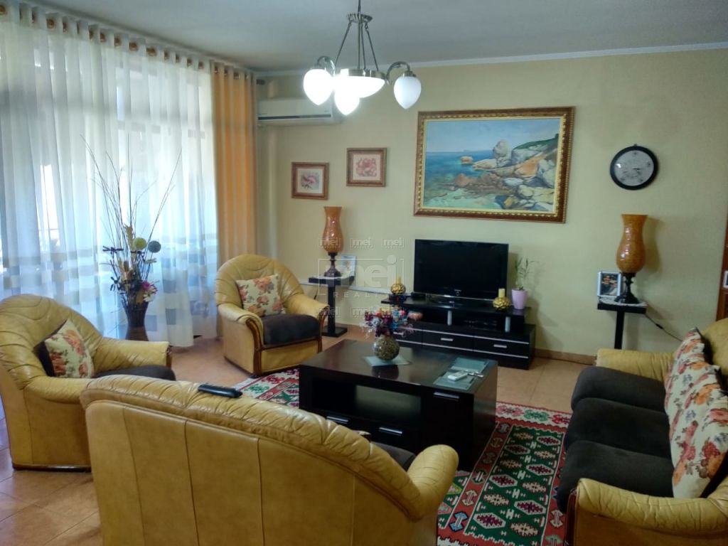 SHITET APARTAMENT 2+1 PRANE QENDRES SE TIRANES