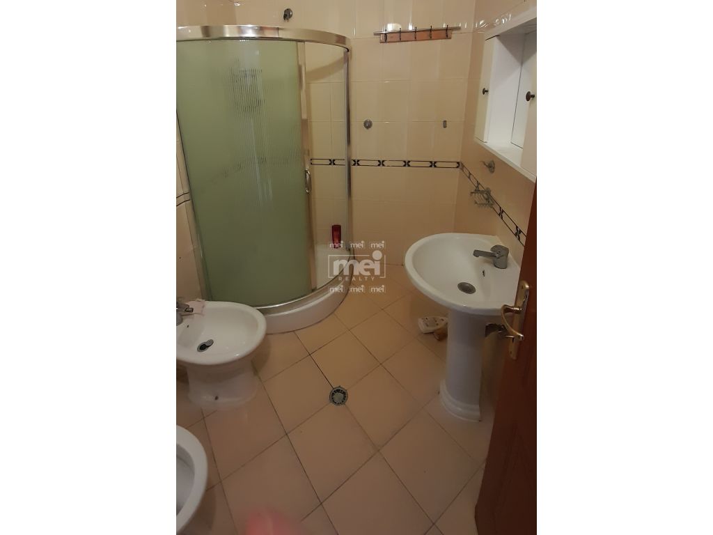 JEPET ME QIRA APARTAMENTI 3+1  TEK SHKOLLA KUSHTRIMI I LIRISE 5