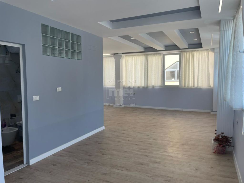 Tek Bulevardi Bajram Curri Jepet Me Qira Ambient