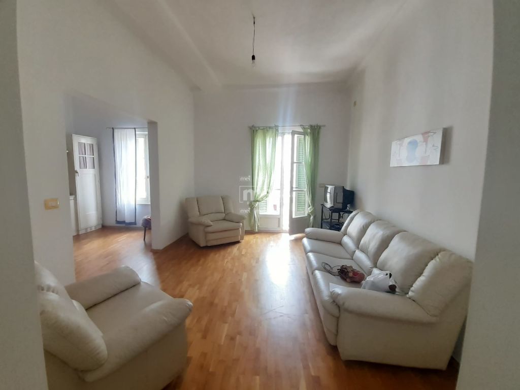 JEPET ME QIRA APARTAMENT 1+1 NE QENDER TE DURRESIT !