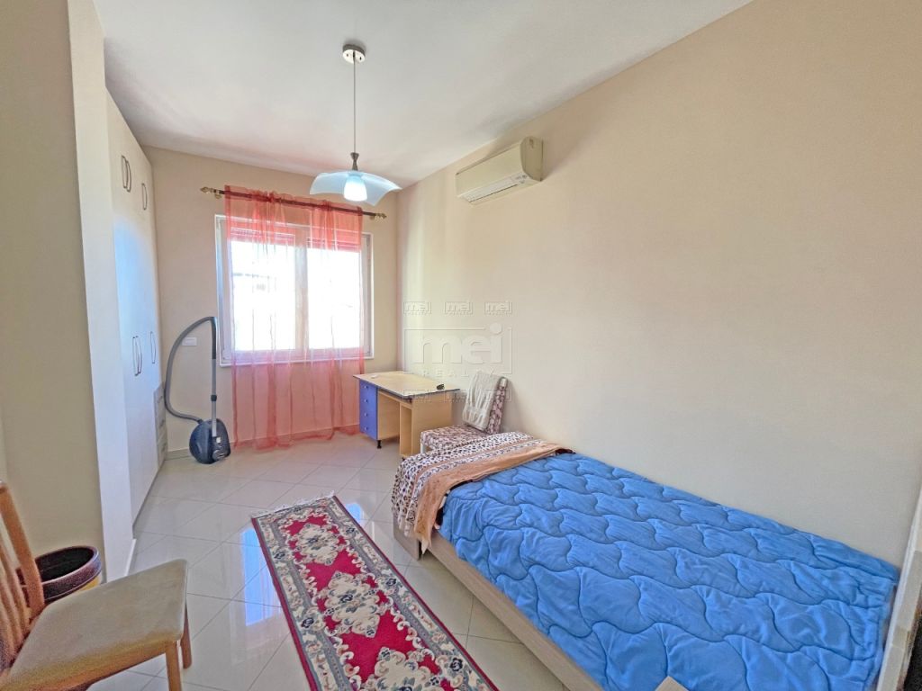 Jepet Me Qira Apartament 2+1, Tek Rruga e Kavajes
