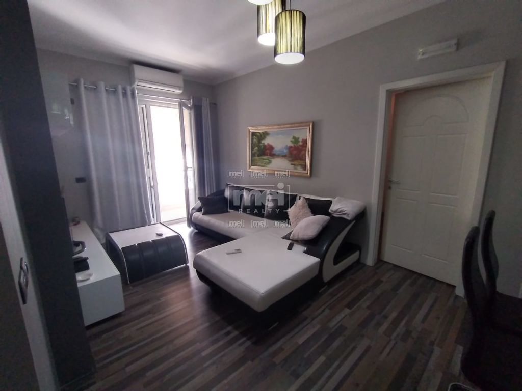 Jepet Me Qira Apartament 1+1 Me Pamje Nga Liqeni Thate 0