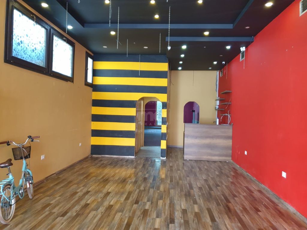 TEK MINE PEZA, JEPET ME QIRA AMBIENT BIZNESI