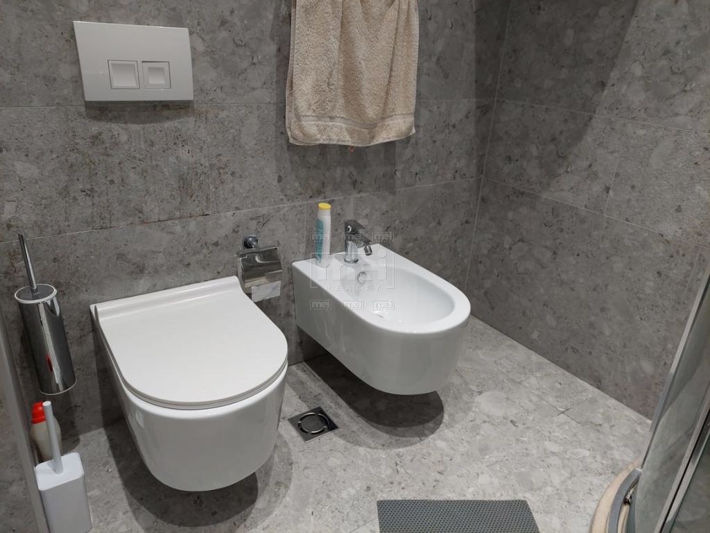 Tek Komuna e Parisit, Jepet Me Qira Apartament 1+1