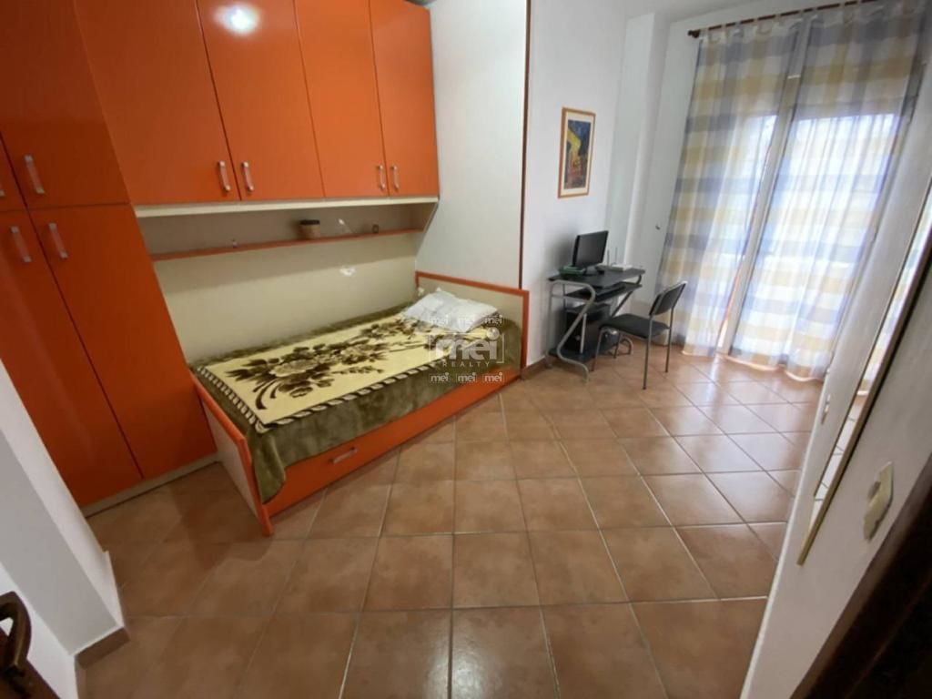 JEPET ME QIRA APARTAMENT  3+1 NE QENDER 3