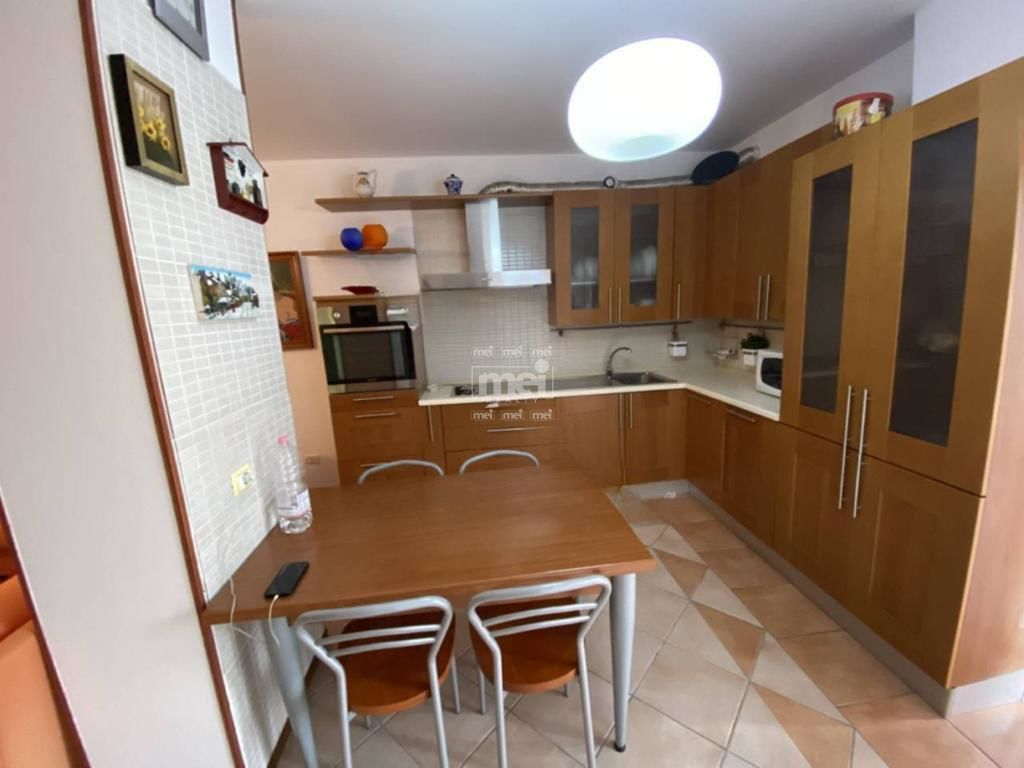 JEPET ME QIRA APARTAMENT  3+1 NE QENDER 6