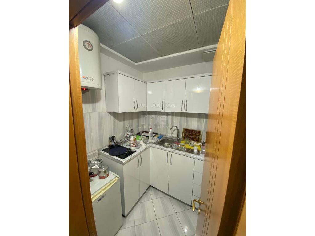 Tek  Kullat Binjake, Jepet Me Qira Ambient Zyre