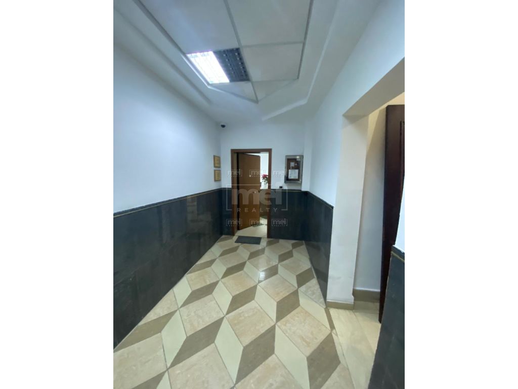 Tek  Kullat Binjake, Jepet Me Qira Ambient Zyre