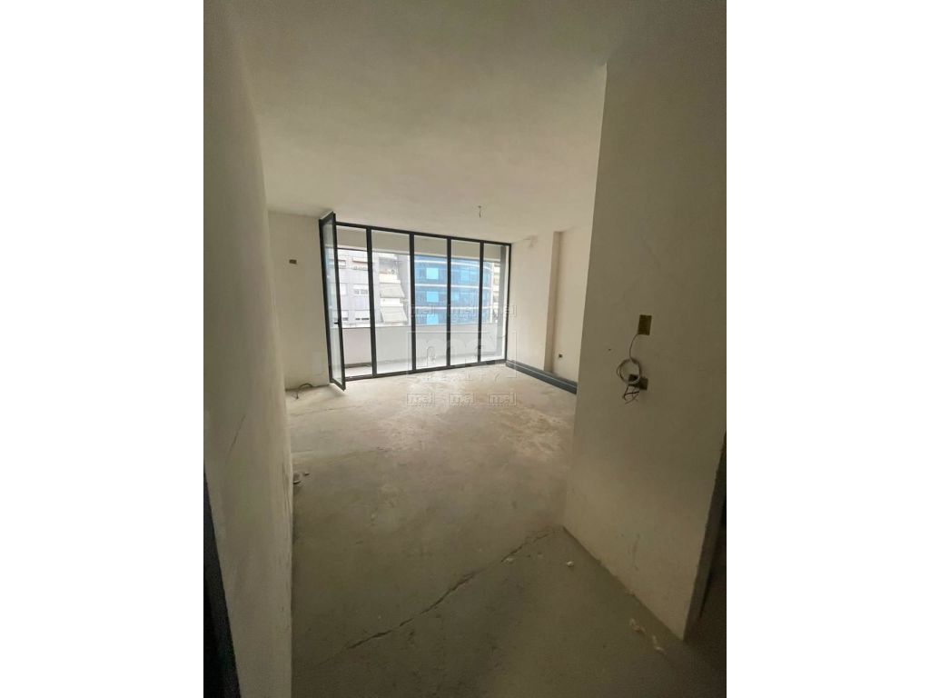 Shitet Apartamenti 2+1+2 Perballe Kompleksit Halili, Vila Gold Bashke Me Post Parkimi