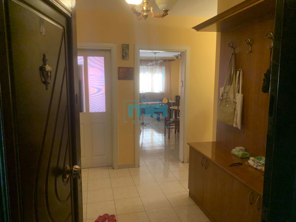 Shitet Super Apartament 3+1 në Laprakë! 8