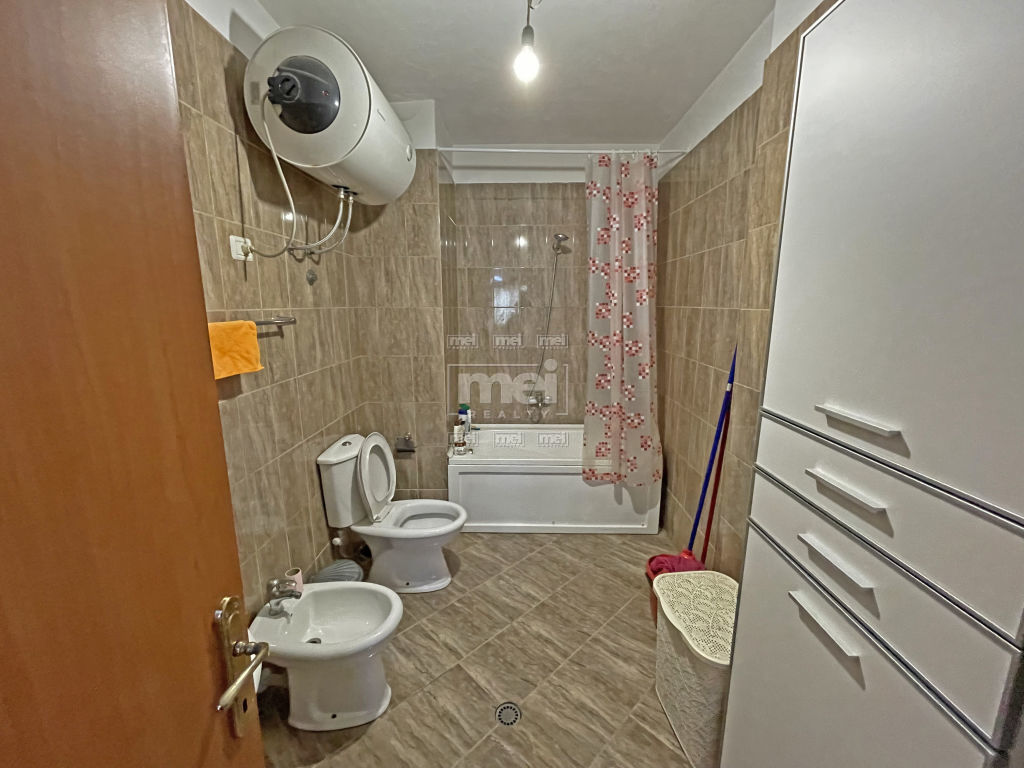 Jepet me Qira Apartament 2+1, Tek Selvia. 3