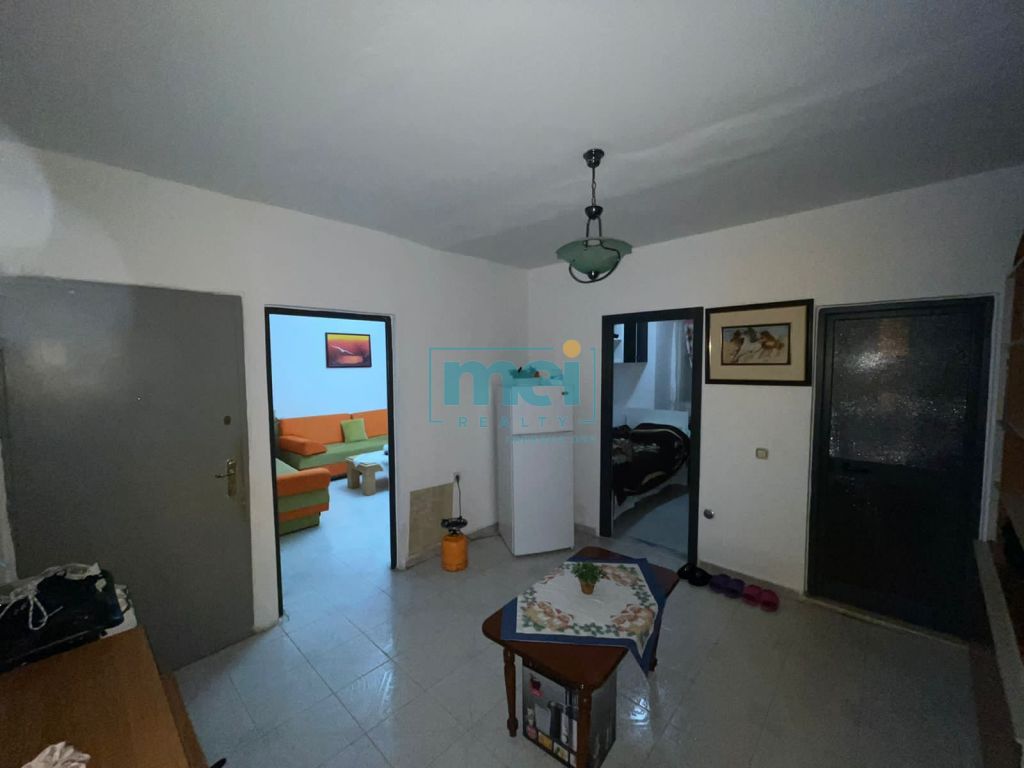 Jepet Me Qera Apartament 2+1 Tek Spitali Ushtarak,Laprakë!