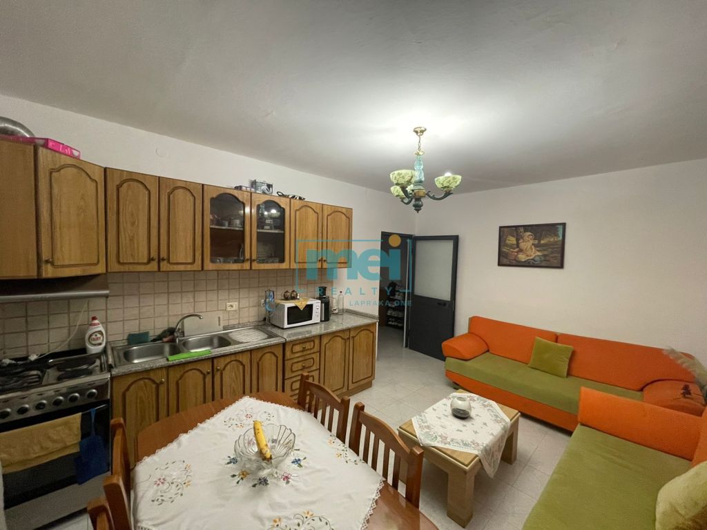Jepet Me Qera Apartament 2+1 Tek Spitali Ushtarak,Laprakë!