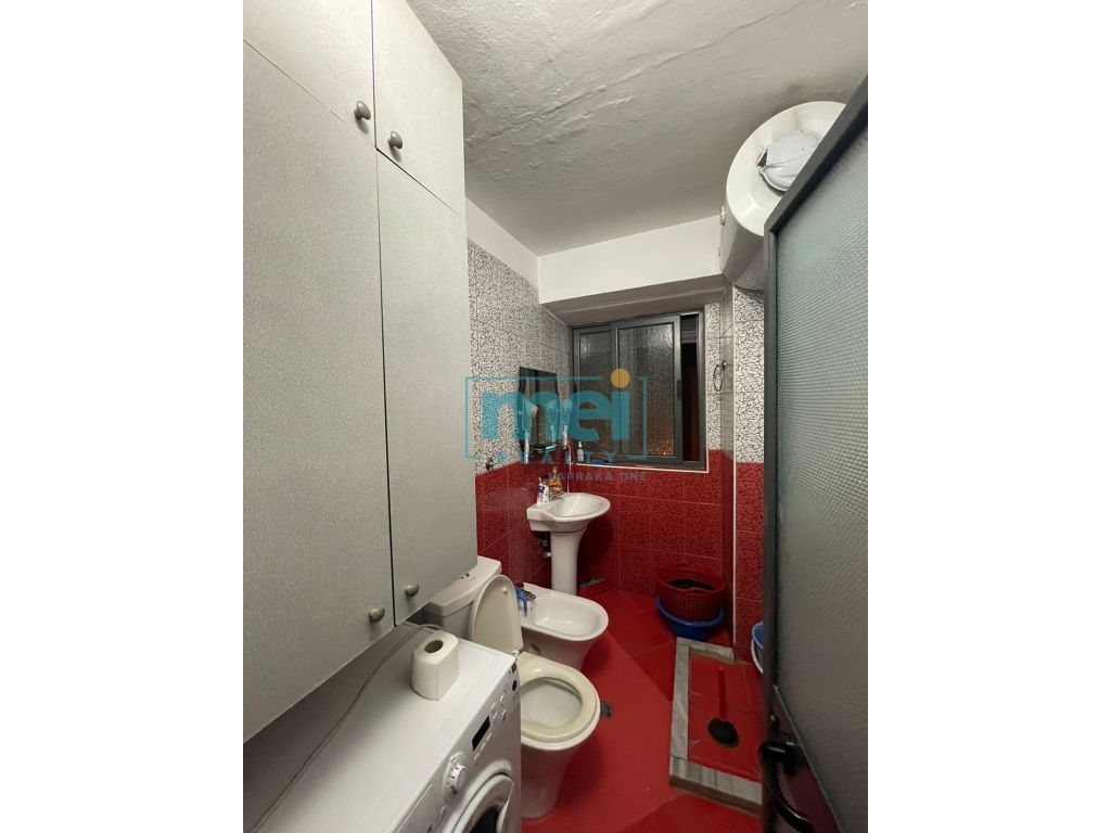 Jepet Me Qera Apartament 2+1 Tek Spitali Ushtarak,Laprakë!