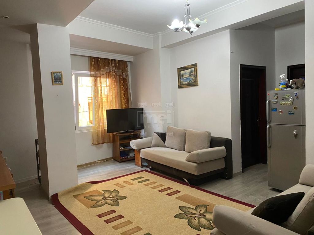 Shitet Apartament 2+1, tek Rruga Margarita Tutulani