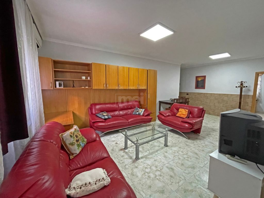Shitet Apartament 3+1+2, Tek Komuna E Parisit.