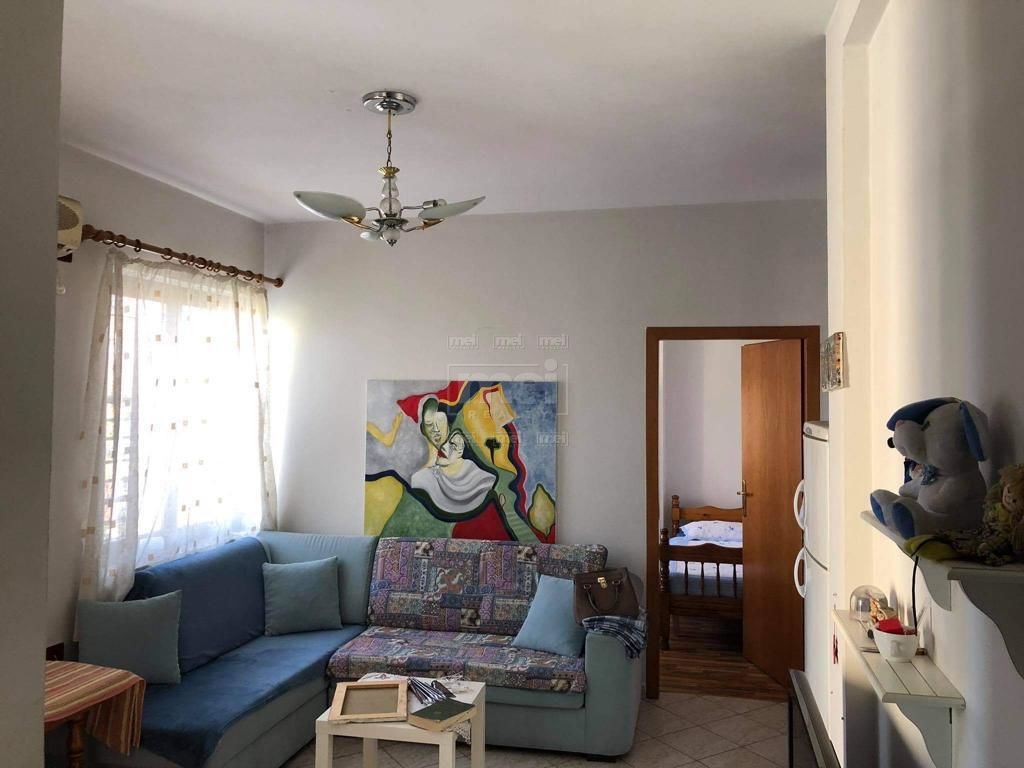 Shitet Apartament 2+1 Tek Bulevarti Zogu i Pare