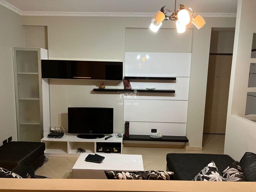 SHITET APARTAMENT 2+1 PRANE PALLATIT TE SPORTIT !