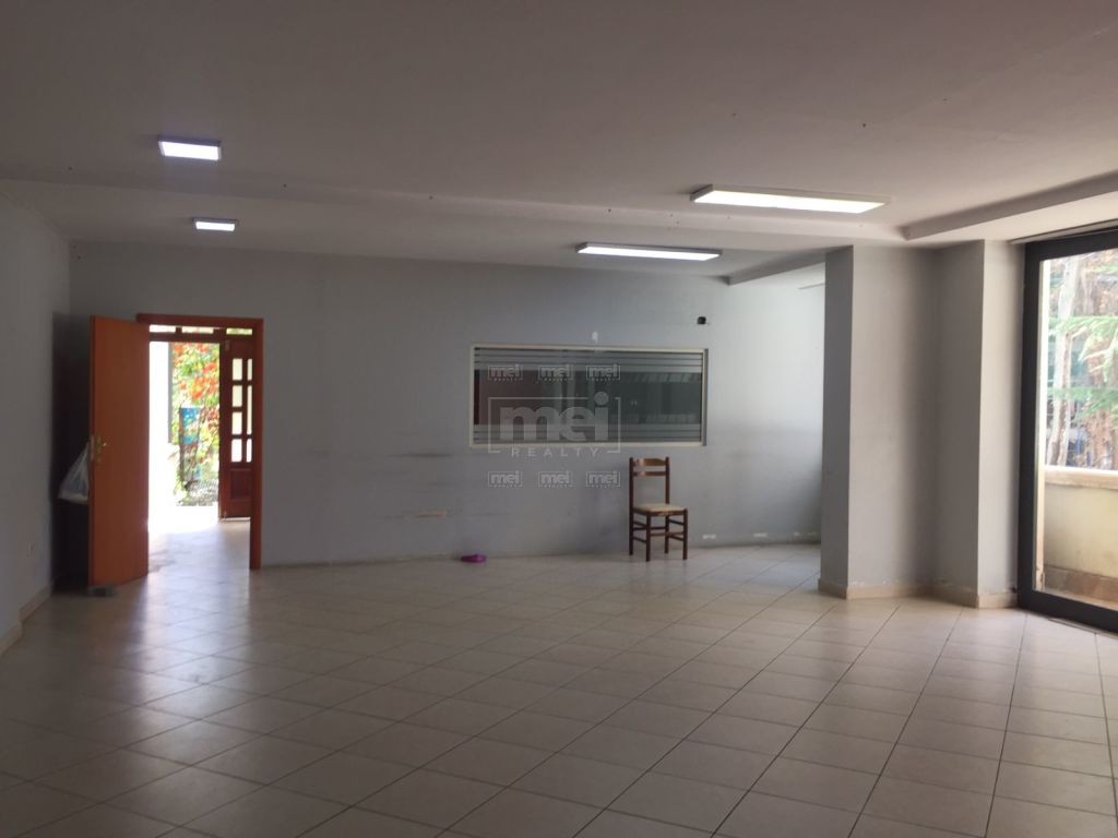 JEPET ME QERA SUPER AMBIENT TE AIR ALBANIA 150M2