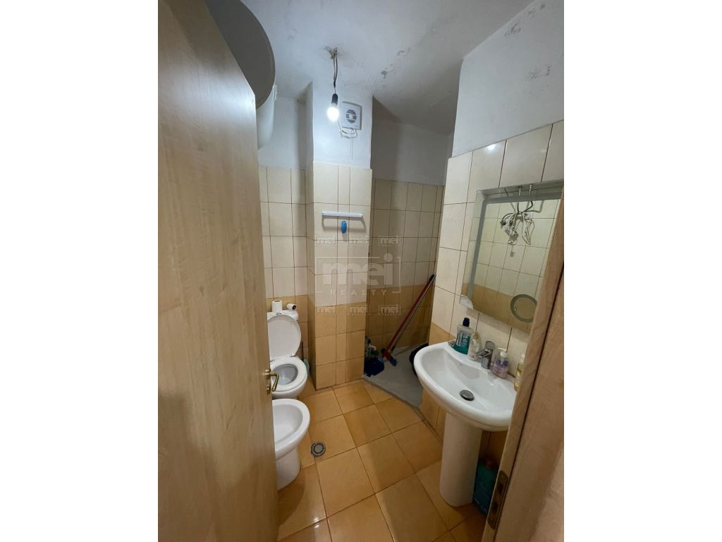 OKAZION Shitet apartament 1+1 tek pallatet cabej