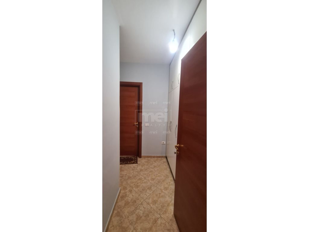 Jepet me Qira Apartament 2+1 tek Pallatet Cabej 13