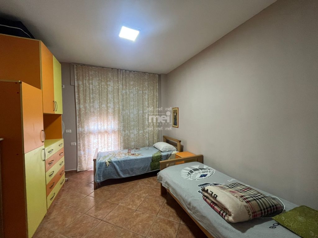 JEPET ME QIRA APARTAMENTI 3+1+2  PRANE UKD 6