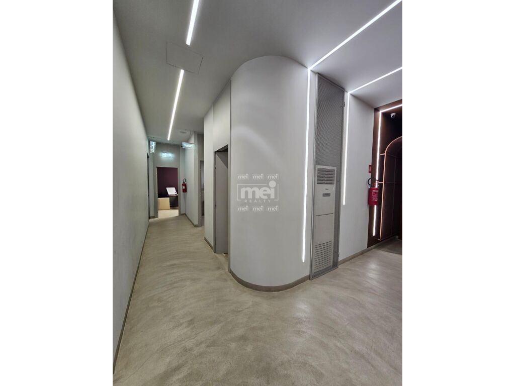 JEPET ME QIRA AMBIENT KOMERCIAL NE QENDER!