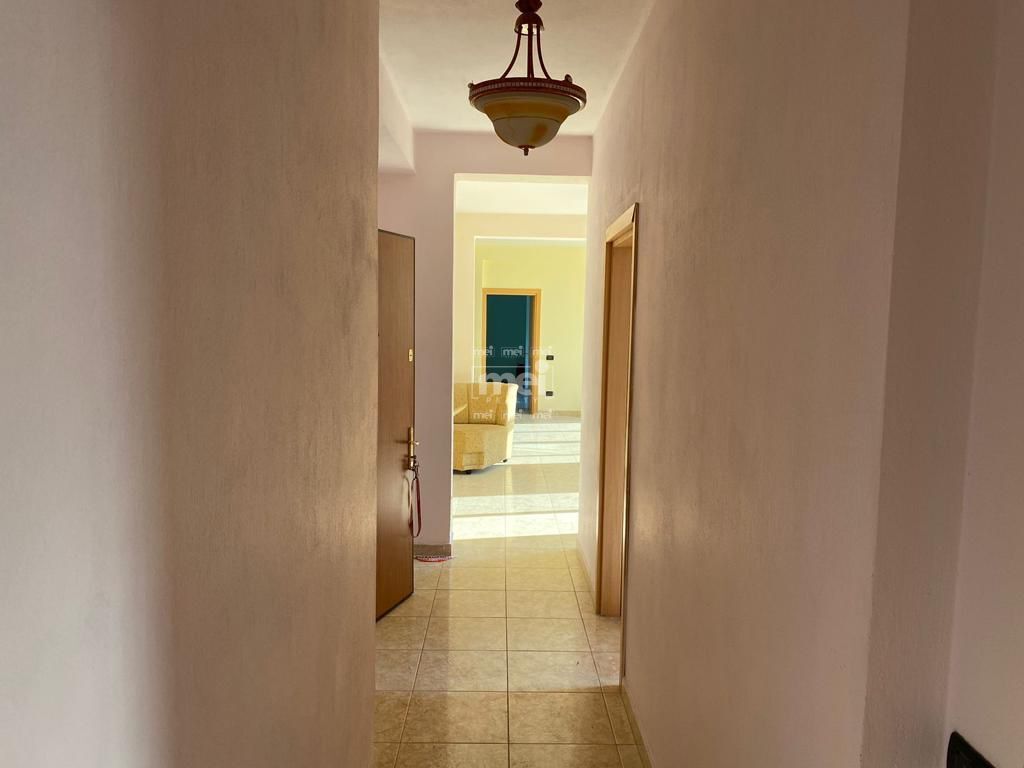 SHITEN DY APARTAMENTE NE GOLEM! 5
