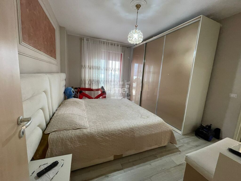 SHITET APARTAMENT 2+1+2 PRANE GJYKATES! 4