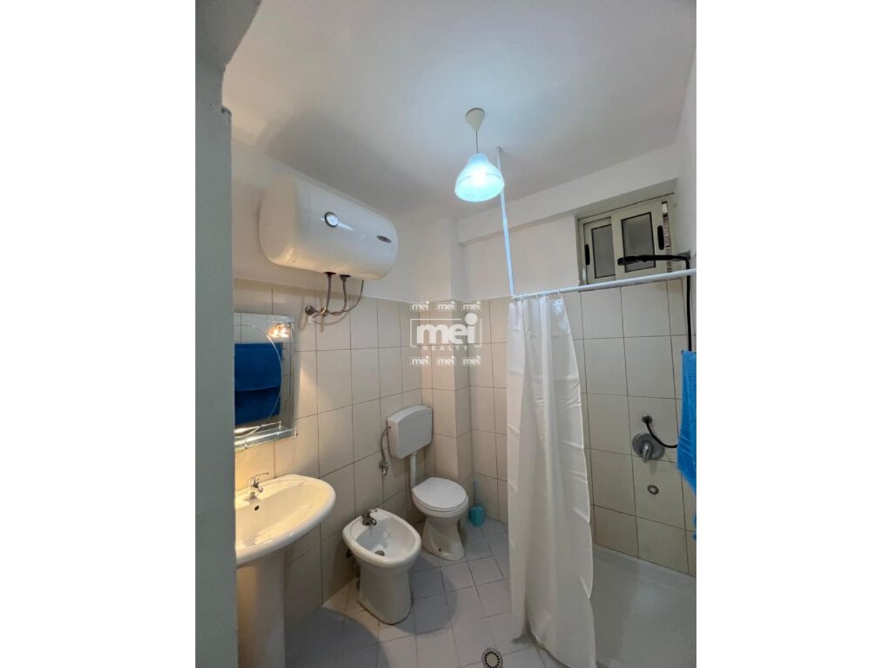 SHITET APARTAMENT 1+1NE PLAZH  NE AFERSI TE HOTEL ADRIATIK !