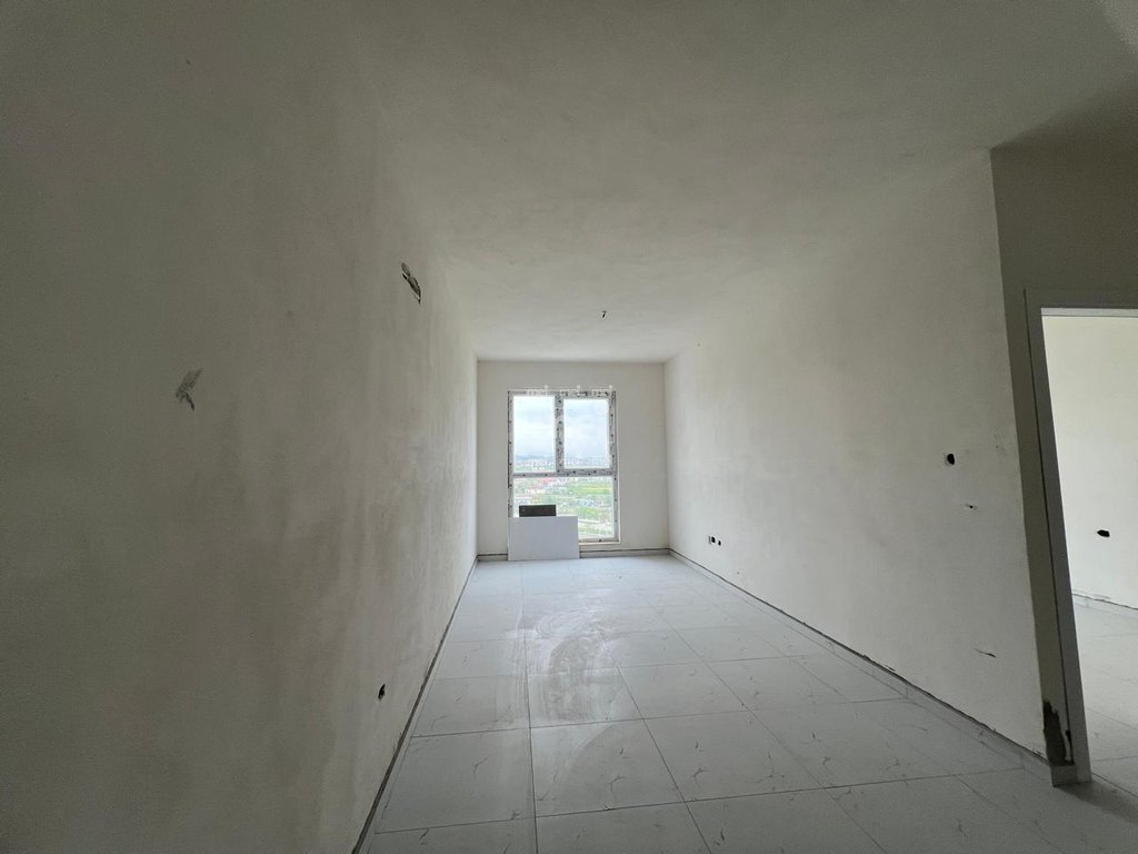 SHITET APARTAMENT 1+1 PRANE HOTEL BRILANT NE DISTANC 50 M NGA DETI ! 4