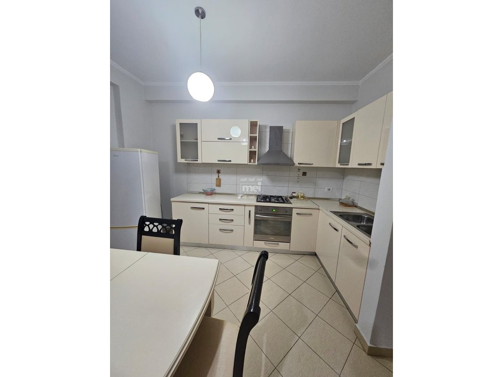 JEPET ME QIRA APARTAMENT 1+1 TE GJYKATA !