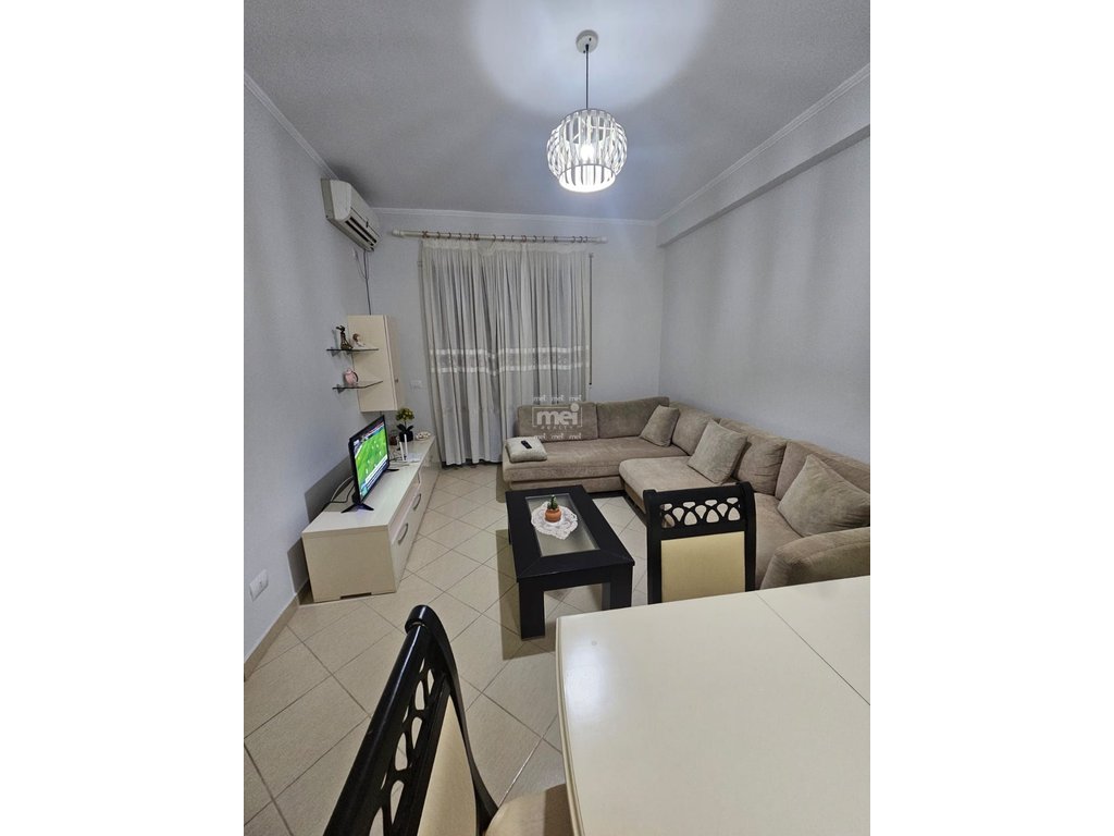 JEPET ME QIRA APARTAMENT 1+1 TE GJYKATA !