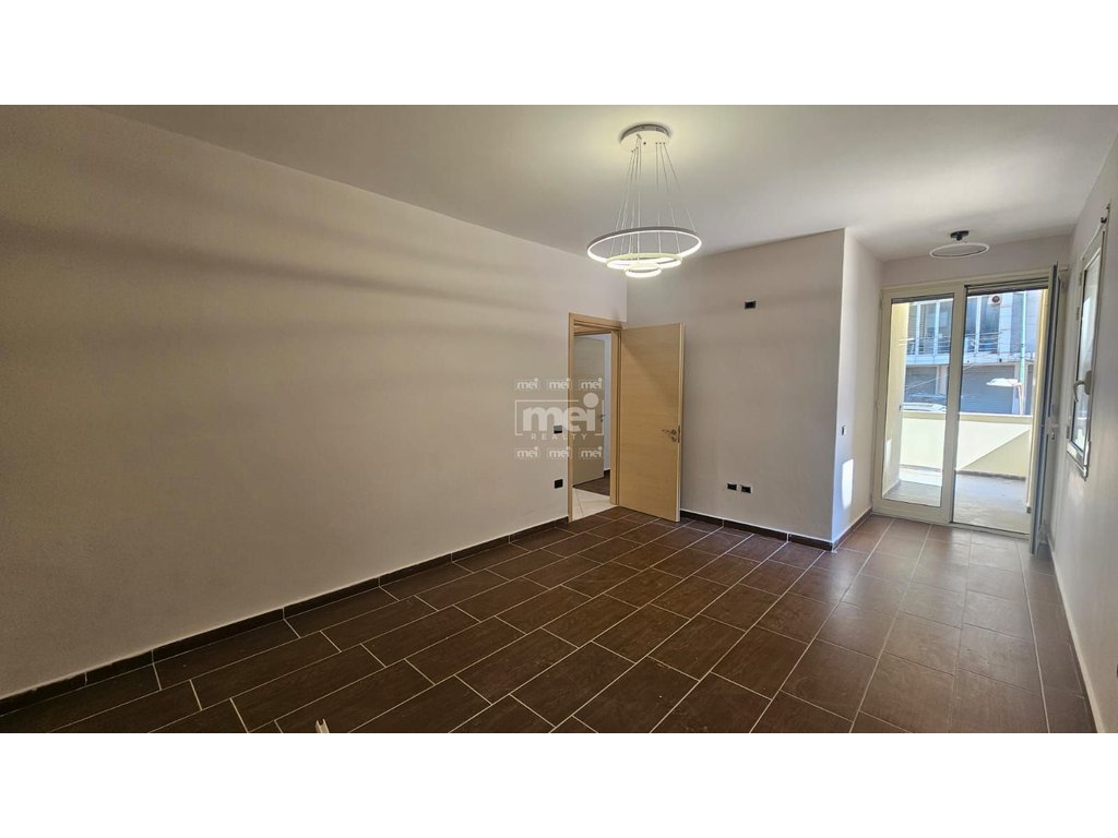 SHITET APARTAMENT 2+1 TEK VILA E ZOGUT 5