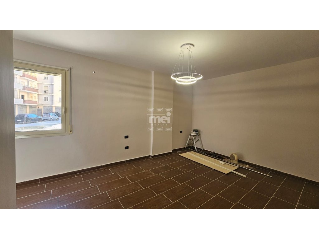 SHITET APARTAMENT 2+1 TEK VILA E ZOGUT 8