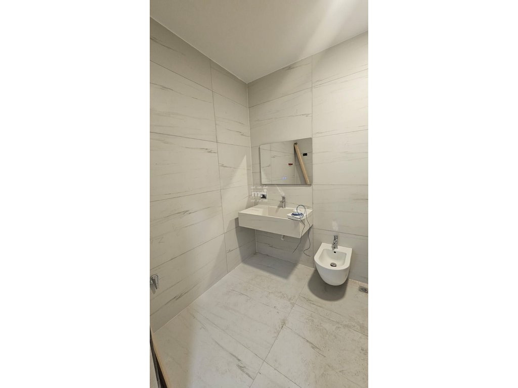 SHITET APARTAMENT 2+1 TEK VILA E ZOGUT 9