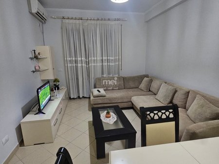 JEPET ME QIRA APARTAMENT 1+1 TE GJYKATA !