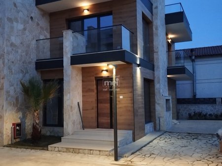 SHITET VILA DUPLEX NE GOLEM !