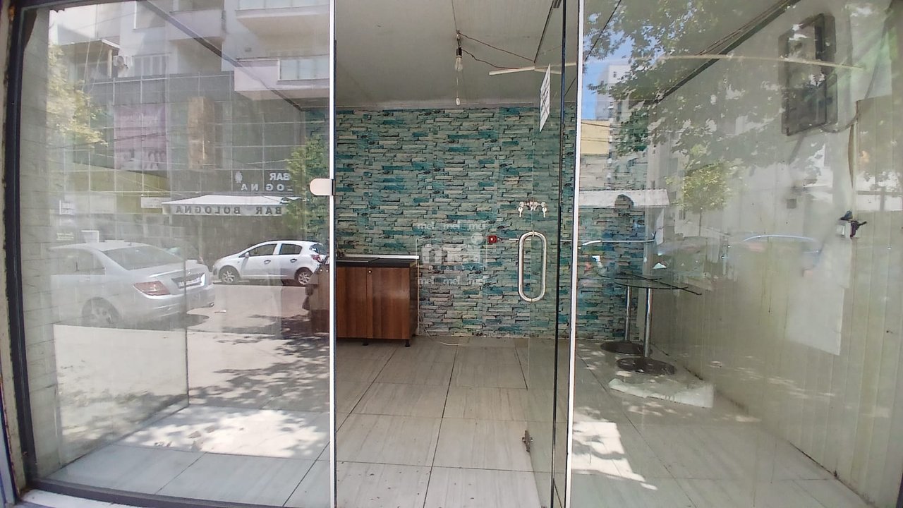 SI AFFITTA LOCALE COMMERCIALE VICINO ALL'EX DISTRETTO!