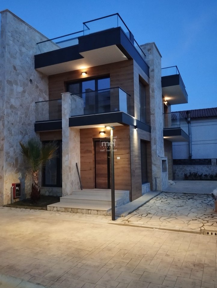 VILLA DUPLEX IN VENDITA A GOLEM!