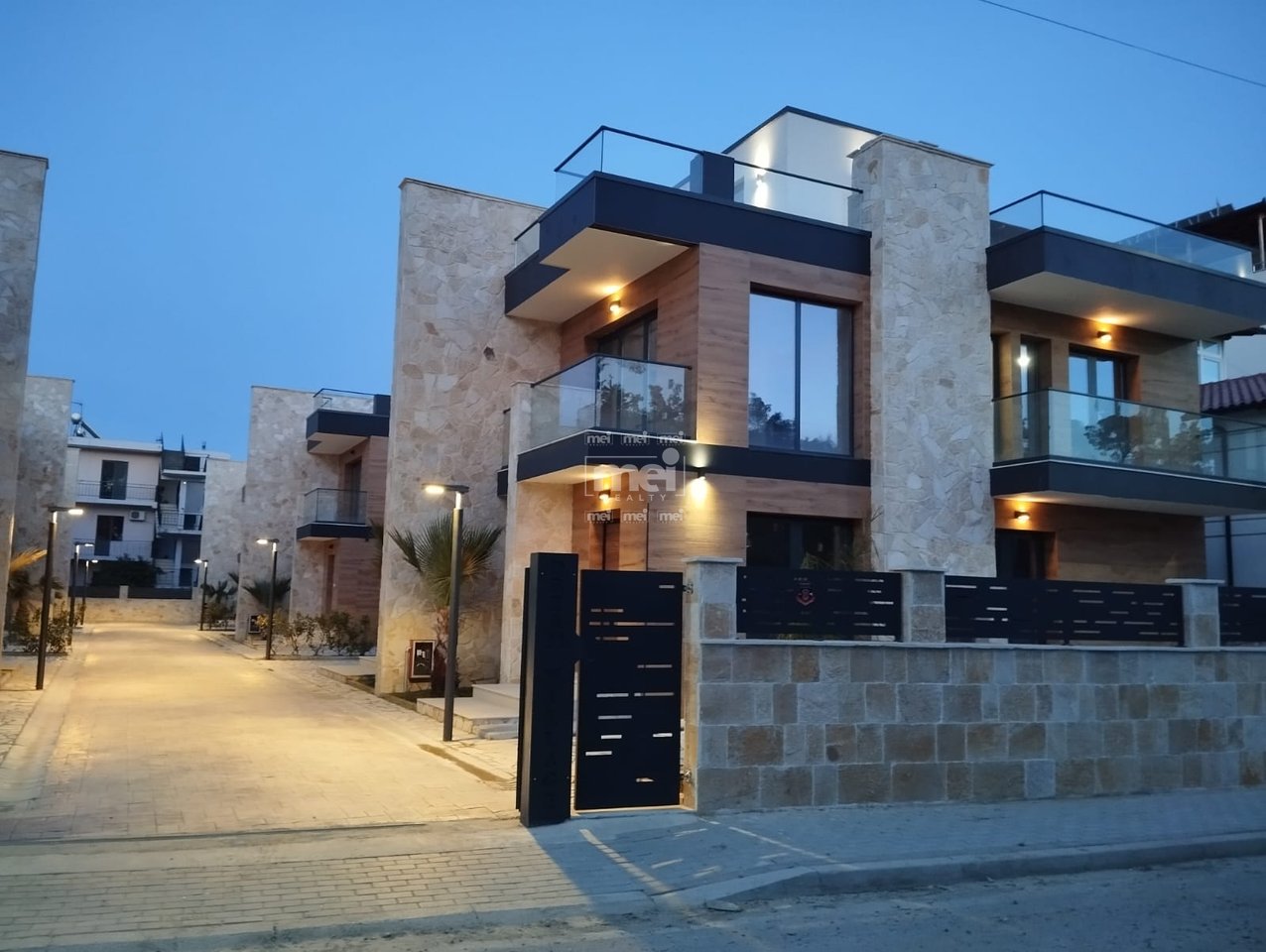 VILLA DUPLEX IN VENDITA A GOLEM!