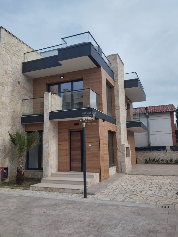 VILLA DUPLEX IN VENDITA A GOLEM!