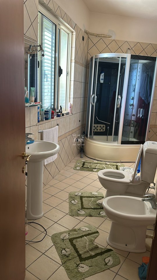 AFFITTASI APPARTAMENTO 1+1 NEL CENTRO DI DURAZZO!