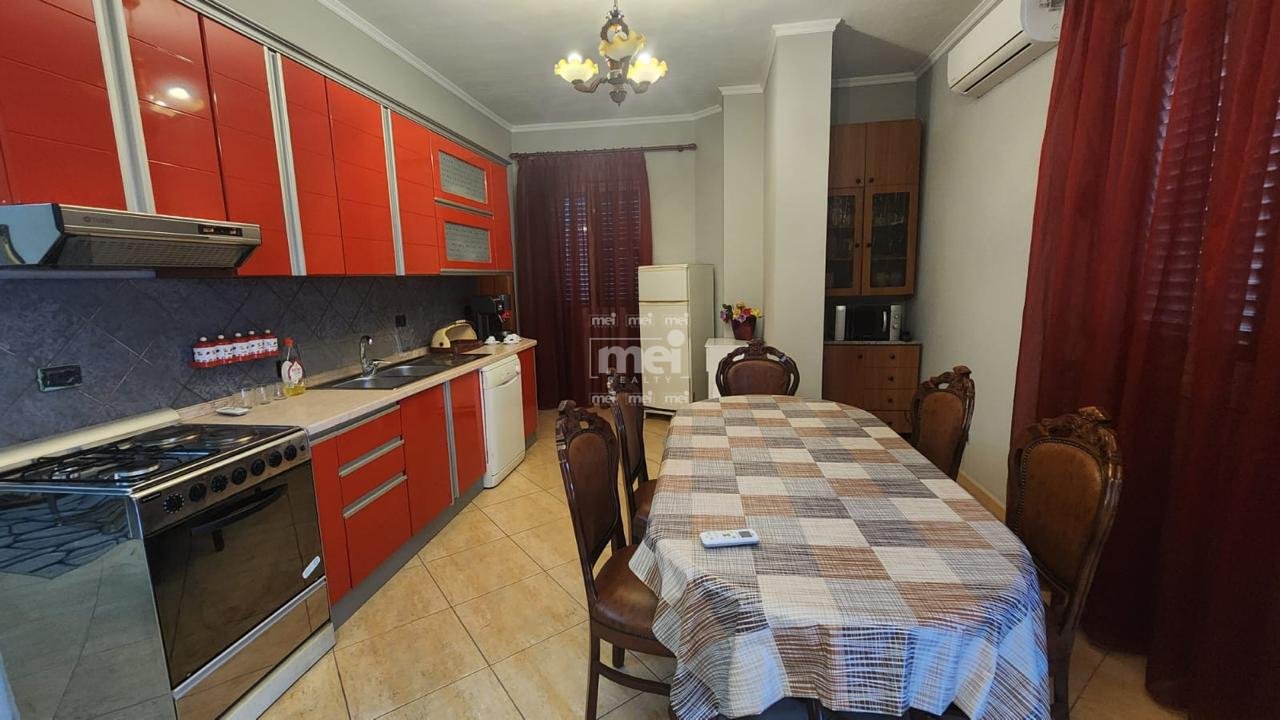 AFFITTASI APPARTAMENTO 2+1 NEL CENTRO DI DURAZZO!
