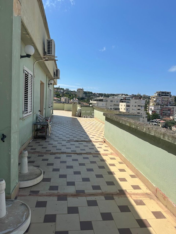 AFFITTASI APPARTAMENTO 2+1 NEL CENTRO DI DURAZZO!