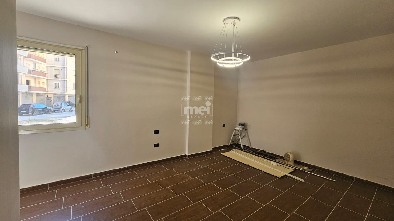 SHITET APARTAMENT 2+1 TEK VILA E ZOGUT