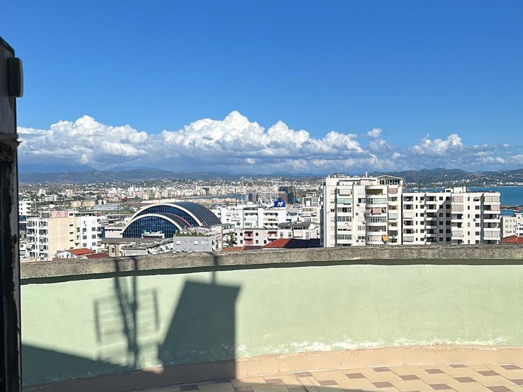 JEPET ME QIRA APARTAMENT 1+1 NE QENDER TE DURRESIT !