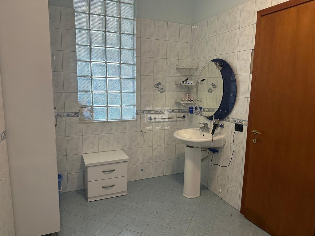 JEPET ME QIRA APARTAMENT 2+1 NE QENDER TE DURRESIT !