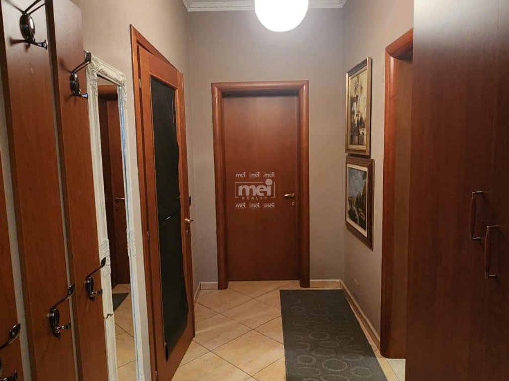 JEPET ME QIRA APARTAMENT 2+1 NE QENDER TE DURRESIT !